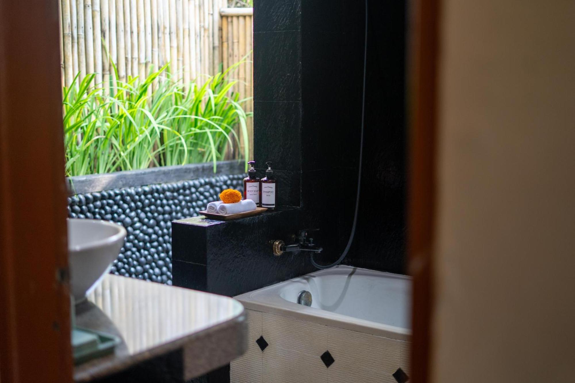Kamayana, Peaceful & Quiet 6Br Villa With Huge Pool And Tropical Garden Canggu Eksteriør billede